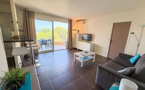 Cavalaire 450: Mueble, Departamento, Silla, Balcón, Mueble Para Exteriores, Hotel, Recurso, Cocina Y Comedor Mesa