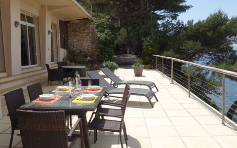 Campagne la Source: Propriété, Patio, Bâtiment, Immobilier, Maison, Meubles, Arrière-Cour, Pièce, Domicile, Cour