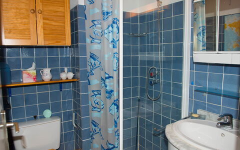 Saint Cyr sur Mer la Madrague 100: Badkamer, Kamer, Tegel, Eigendom, Architectuur, Gebouw, Onroerend Goed, Interieur Ontwerp, Loodgieterswerkinrichting, Huis