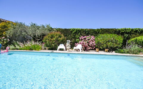 La Fabrique: Blau, Schwimmbad, Wasser, Freizeit, Resort, Erholung, Urlaub, Garten, Landscaping, Gartenmöbel