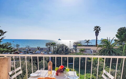 Les Trois a: Meer, Küste, Küsten Und Ozeanische Forms, Ozean, Resort, Strand, Schatten, Eco Hotel, Ufer, Balkon