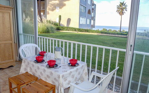 Six Fours la Coudoulière 210: Proprietà, Camera, Casa, Costruzione, Mobilia, Casa, Tavolo, Sedia, Immobiliare, Ristorante