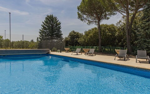 Cucuron: Wasser, Pflanze, Himmel, Azurblau, Schwimmbad, Wolke, Schatten, Baum, Verbundwerkstoff, Grundeigentum