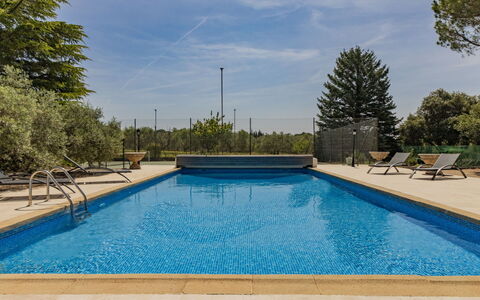 Cucuron: Wasser, Wolke, Schwimmbad, Pflanze, Himmel, Natur, Rechteck, Schatten, Baum, Holz