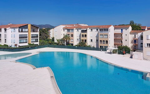 Fréjus 910: Piscina, Ricorrere, Insediamento Umano, Appartamento, Resort Citta ', Hotel, Località Balneare, Tropici, Vacanza