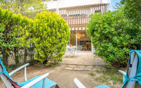 La Ciotat 207: Proprietà, Pianta, Verde, Botanica, Costruzione, Blu, Natura, Cielo, Shade, Mobili Da Esterno