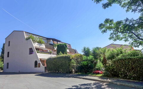 La Ciotat 207: Cielo, Pianta, Costruzione, Finestra, Albero, Manto Stradale, Lotto, Asfalto, Urban Design, Zona Residenziale