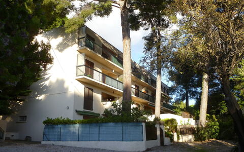 Le Clos Marin: Planta, Edificio, Cielo, Árbol, Diseño Urbano, Plantas Leñosas, Sombra, Tintes Y Sombras, Paisaje, Fachada