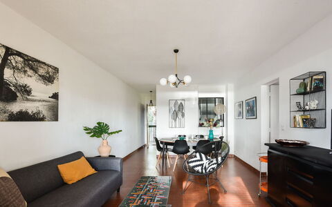 Le Clos Marin: Marco, Mueble, Propiedad, Sofá, Planta, Mesa, Madera, Encendiendo, Planta De Casa, Diseño De Interiores