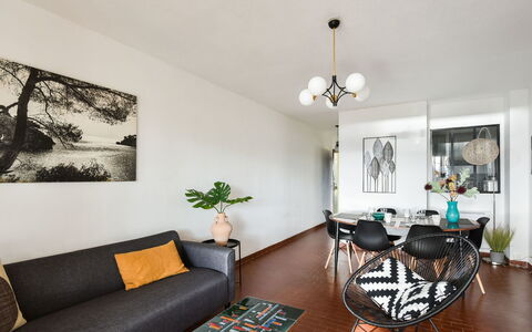 Le Clos Marin: Marco, Mueble, Propiedad, Sofá, Mesa, Planta De Casa, Planta, Madera, Arquitectura, Sala