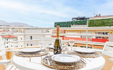 Saint Christophe: Sky, Cloud, Building, Urban Design, Leisure, City, Landscape, Naval Architecture, Roof, Human Settlement