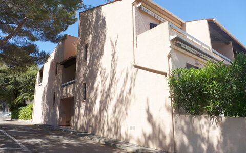 La Galiote: Cielo, Edificio, Ventana, Planta, Árbol, El Terreno Del Lote, Diseño Urbano, Casa, Barrio Residencial